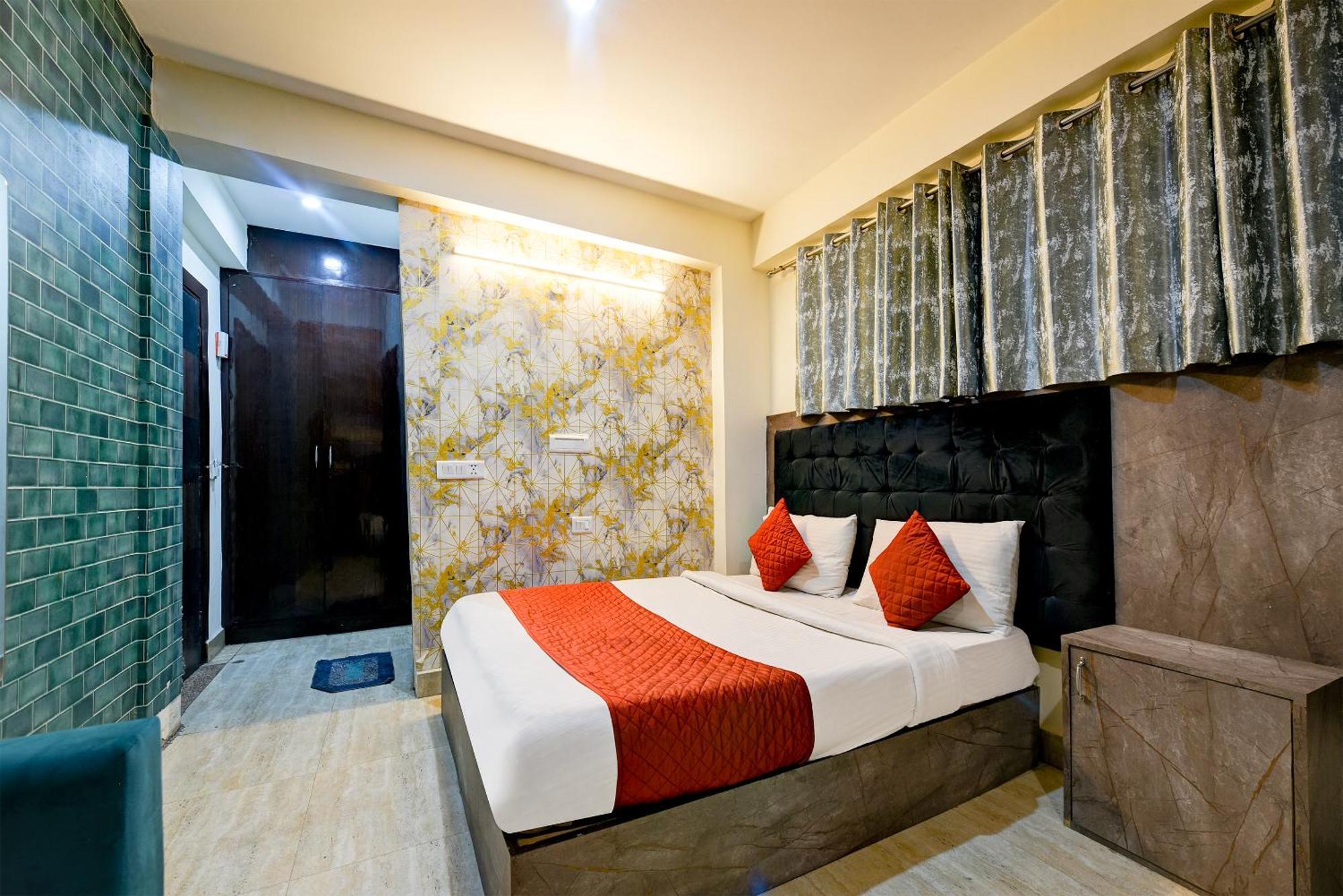 Hotel Sky View At Airport New Delhi Exterior photo